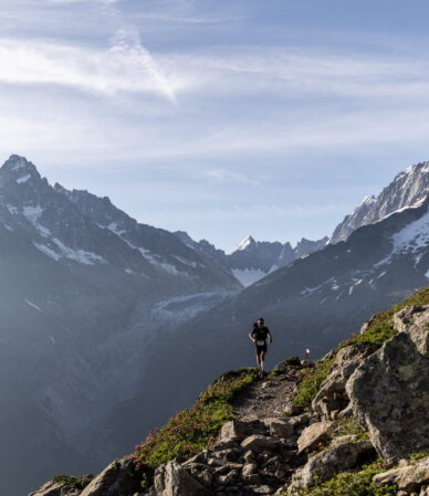 Traileur sur sentier alpin, 90km Marathon du Mont-Blanc