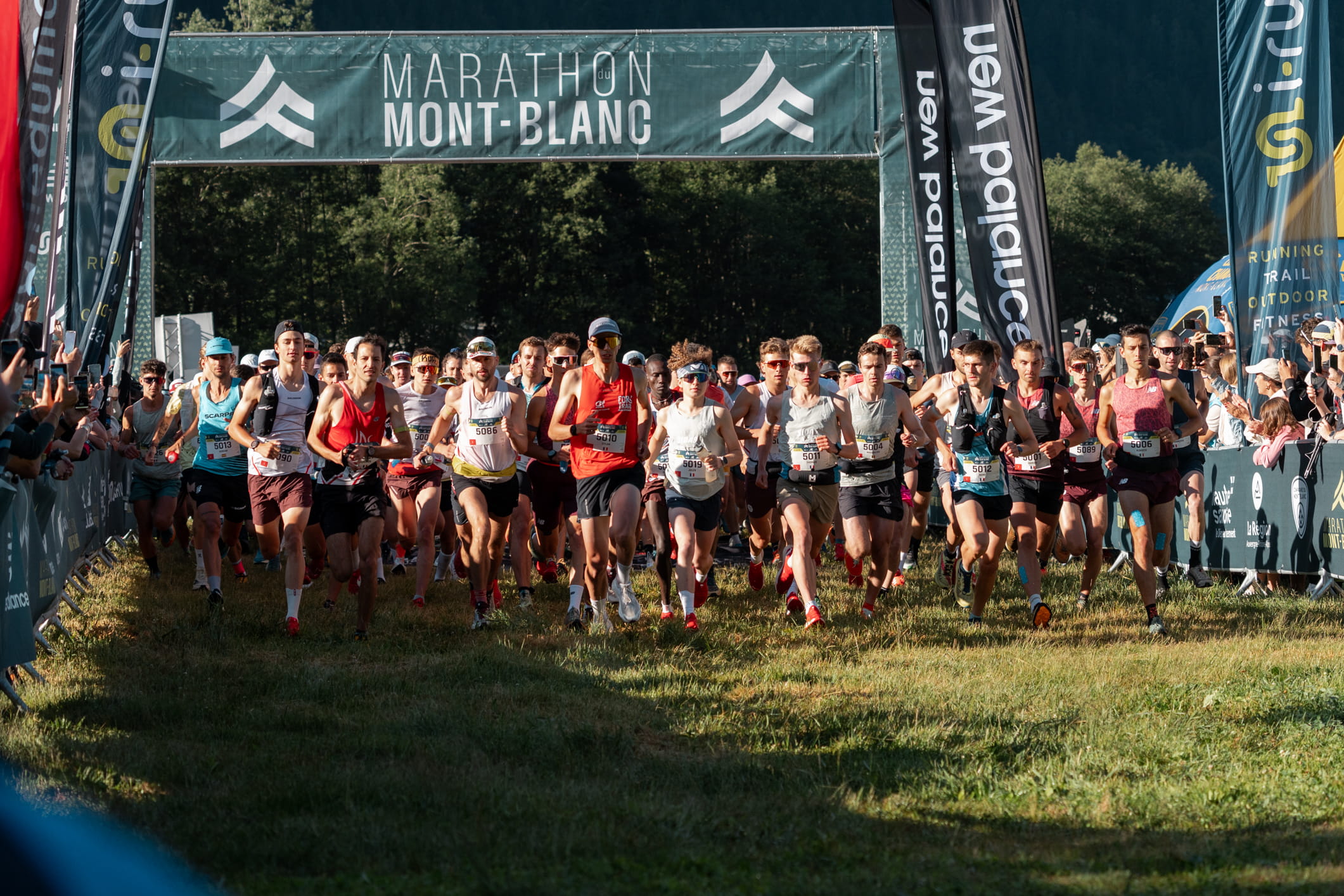 Départ des coureurs du 23km, Marathon du Mont-Blanc, trail running