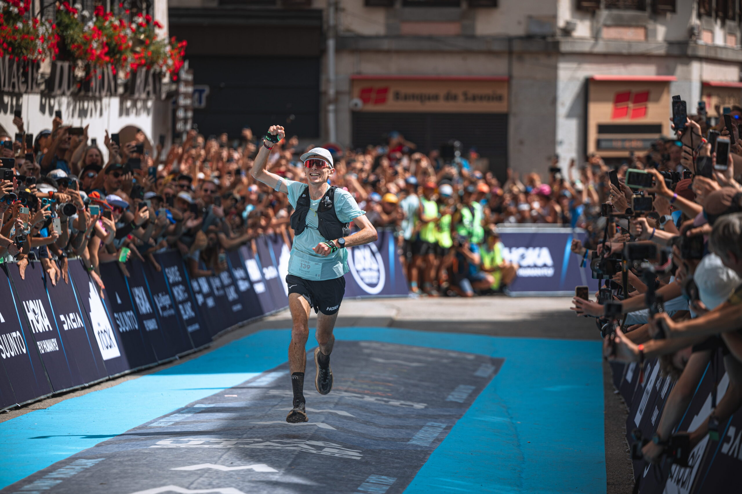 Vincent Bouillard remporte l'UTMB 2024 à Chamonix
